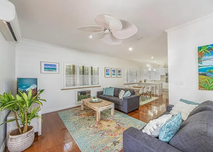 The Deck At Burleigh Heads